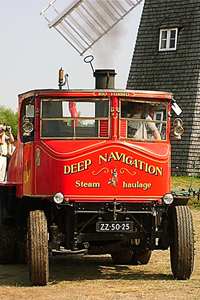 Oldtimer: Altes dampfbetriebenes Auto