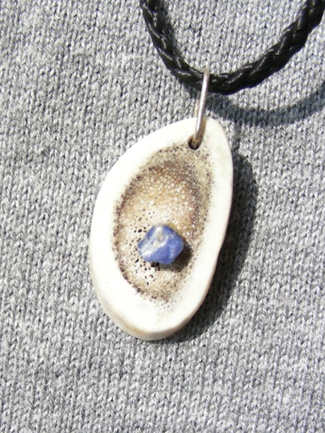 Schmuck aus Damhirschgeweih mit Lapislazuli Made by Dr. Scheibe