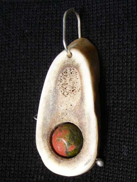 Schmuck aus Damhirschgeweih mit Unakit Made by Dr. Scheibe
