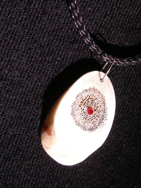Schmuck aus Damhirschgeweih mit Zwarowskikristall Made by Dr. Scheibe