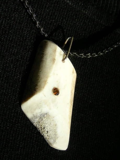 Schmuck aus Damhirschgeweih mit Zwarowskikristall Made by Dr. Scheibe