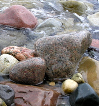 Steine im Flußbett